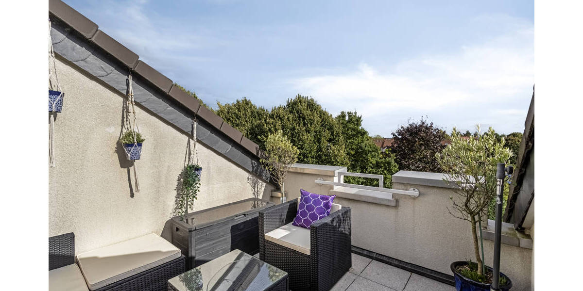 *** Lichtdurchflutete Dachgeschosswohnung mit zwei sonnigen Dachterrassen in Top-Lage *** 2 zimmer