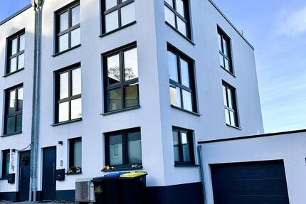 Haus Solingen - 7 Zimmer, 186 m&sup2;, 2.650&euro; | Angebot:24662720