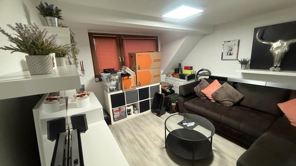 Dachgeschoßwohnung Hürth - 1 Zimmer, 42 m&sup2;, 1.210&euro; | Angebot:25616666