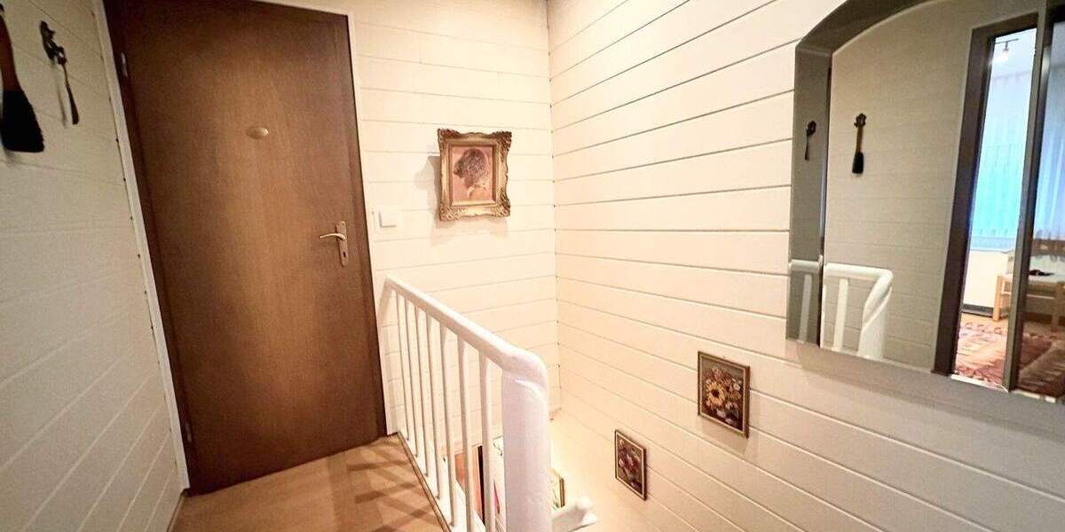 Doppelhaushälfte mit viel Potenzial, großzügigen Garten, Garage und Stellplätzen 5 zimmer