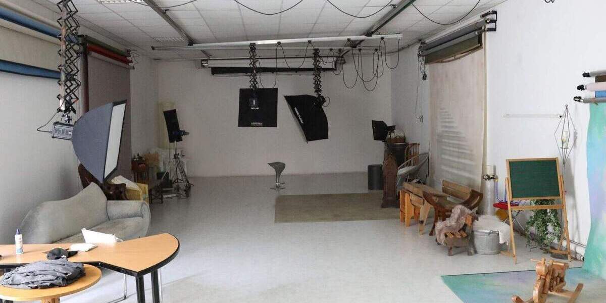 Wohn- und Geschäftshaus + Garagen + 1.186 m² großes Grundstück zu verkaufen 1 zimmer