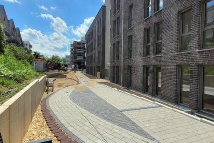 geräumige 3-Zimmer-Wohnung mit Sonnenbalkon und TG-Stellplatz im beliebten Kölner Süden 3 zimmer