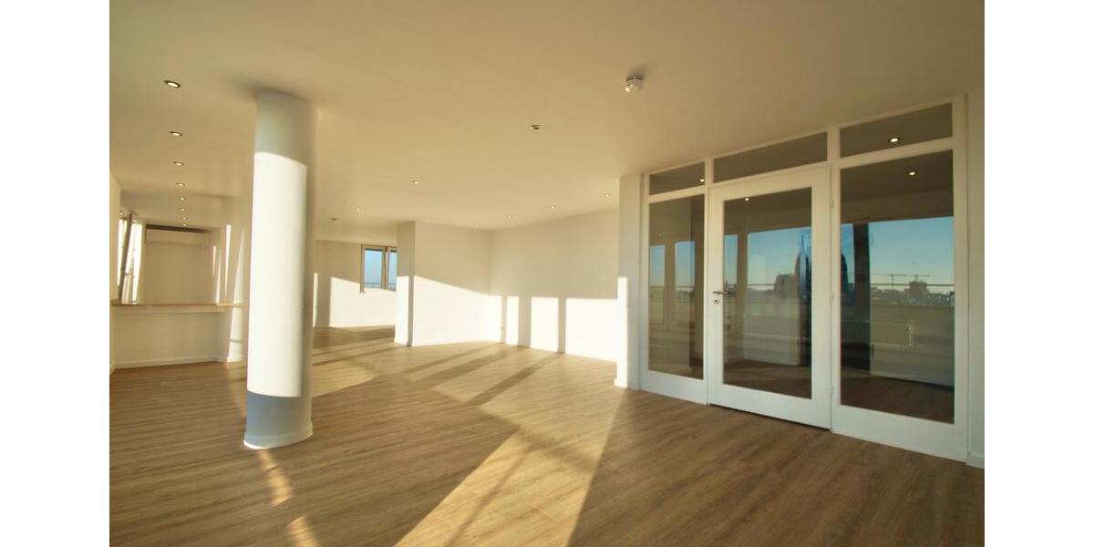 CITYHOUSE: Penthouse - Kölns schönster Blick auf den Dom! 90 m² Terrasse in Süd-West-Ausrichtung 3 zimmer