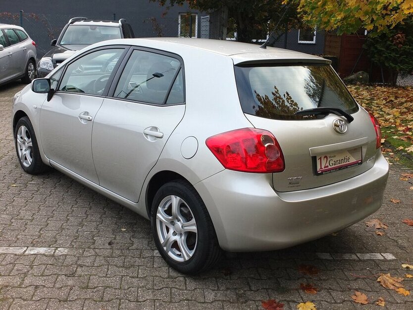 Toyota Auris 1.6i SOL ALLE INSPEKTIONEN GARAGENWAGEN 174.885 km 5.704 € Köln 50858