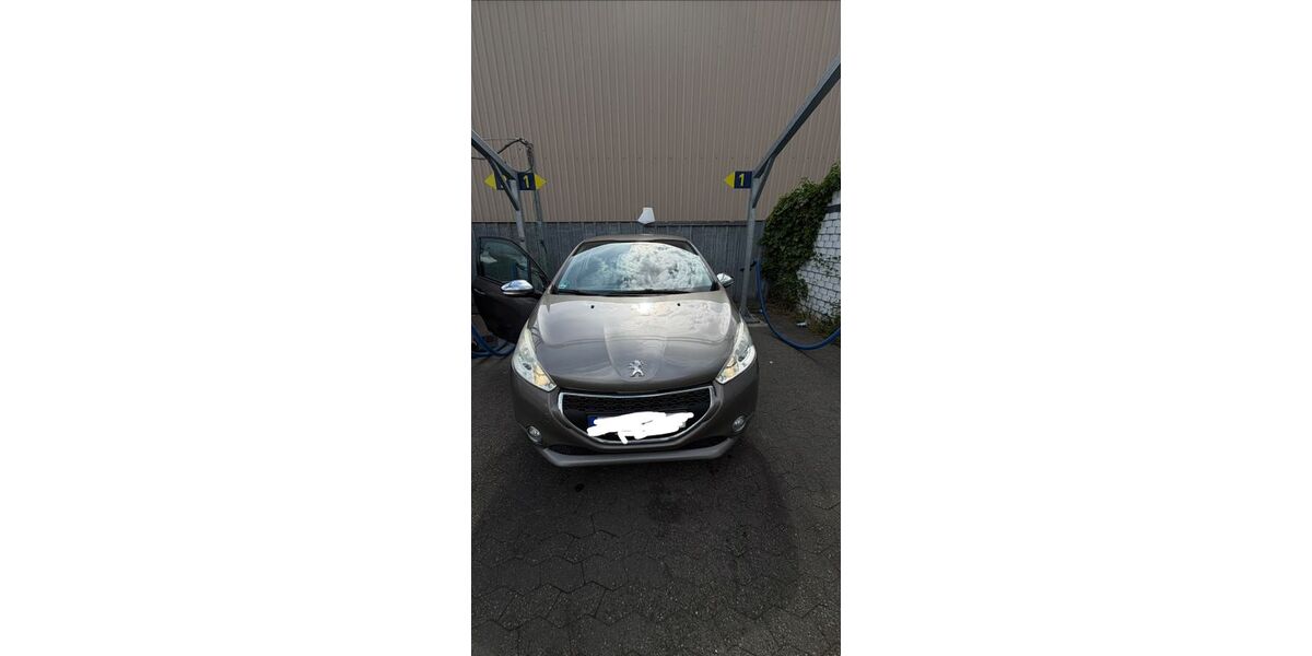 Peugeot 208 145.000 km 3.000 &euro; Hilden 40724