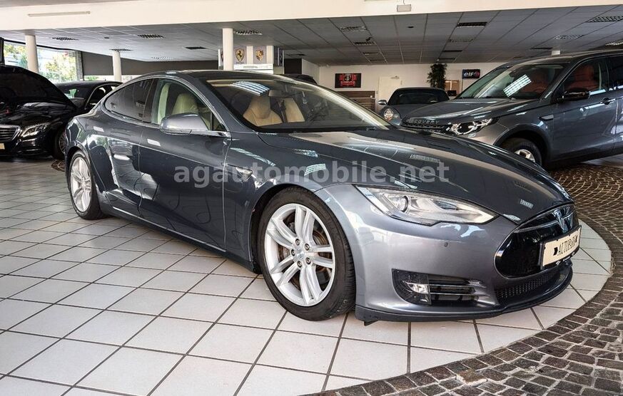 Tesla Model S 273.000 km 22.999 € Hilden 40721