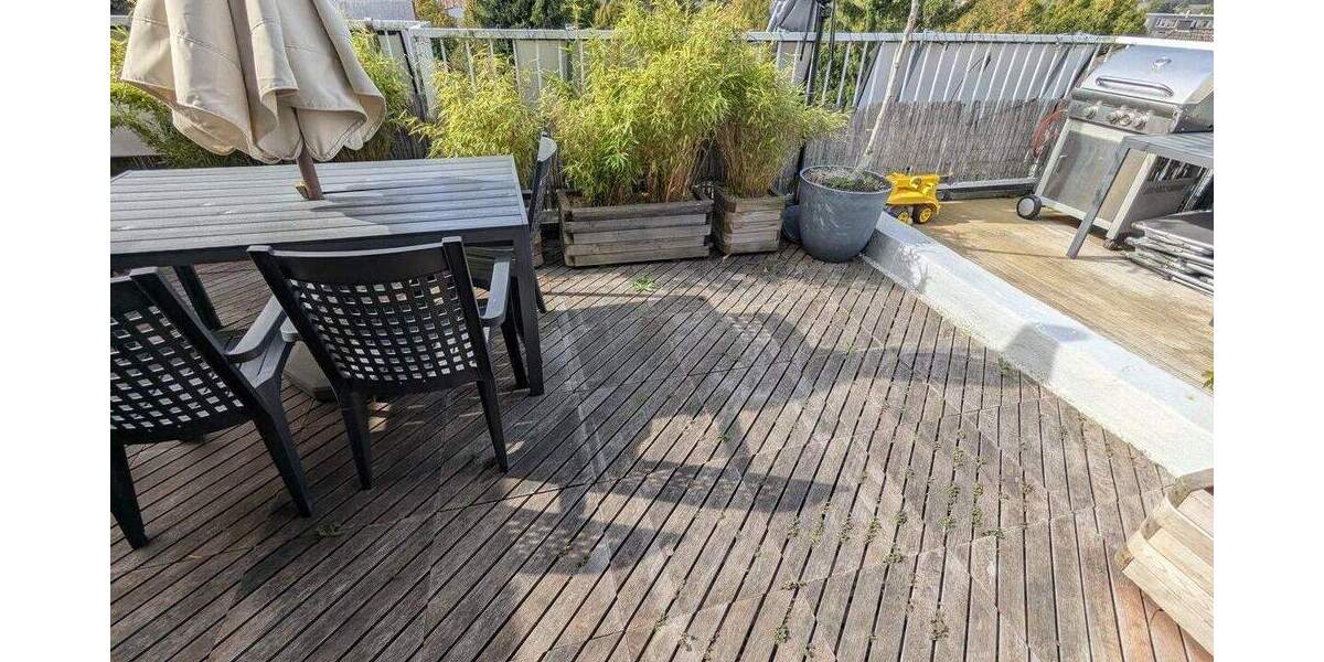 Top-Wohnung mit Aufzug, Klima, Balkon, Dachterrasse und Pkw-Stellplatz in Grevenbroich 4 zimmer