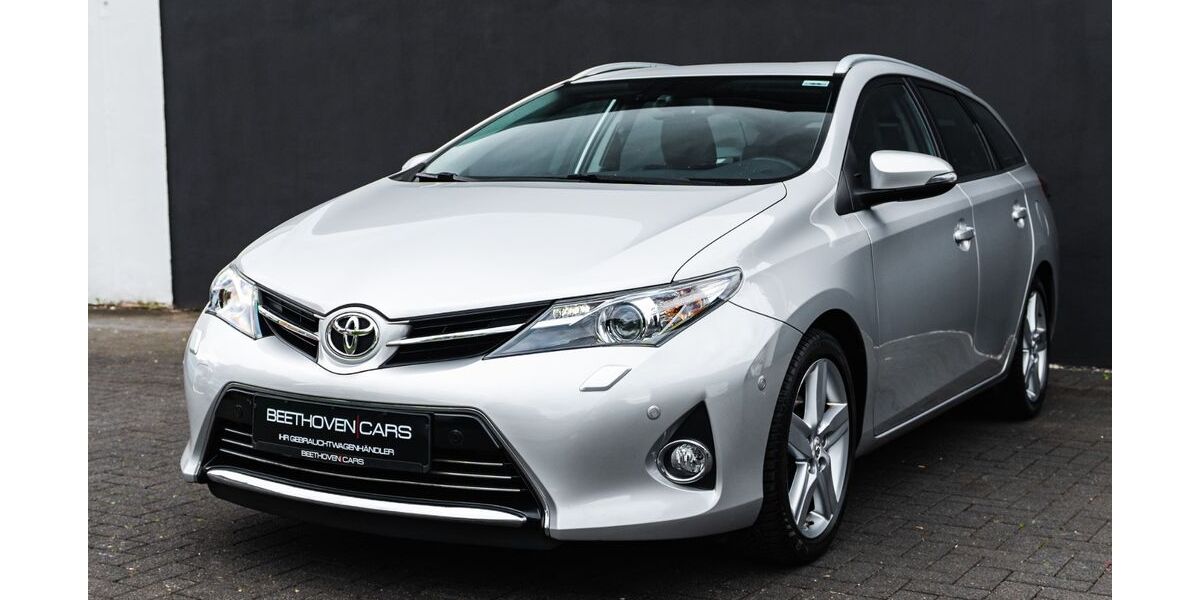 Toyota Auris 55.300 km 14.900 &euro; Solingen 42655