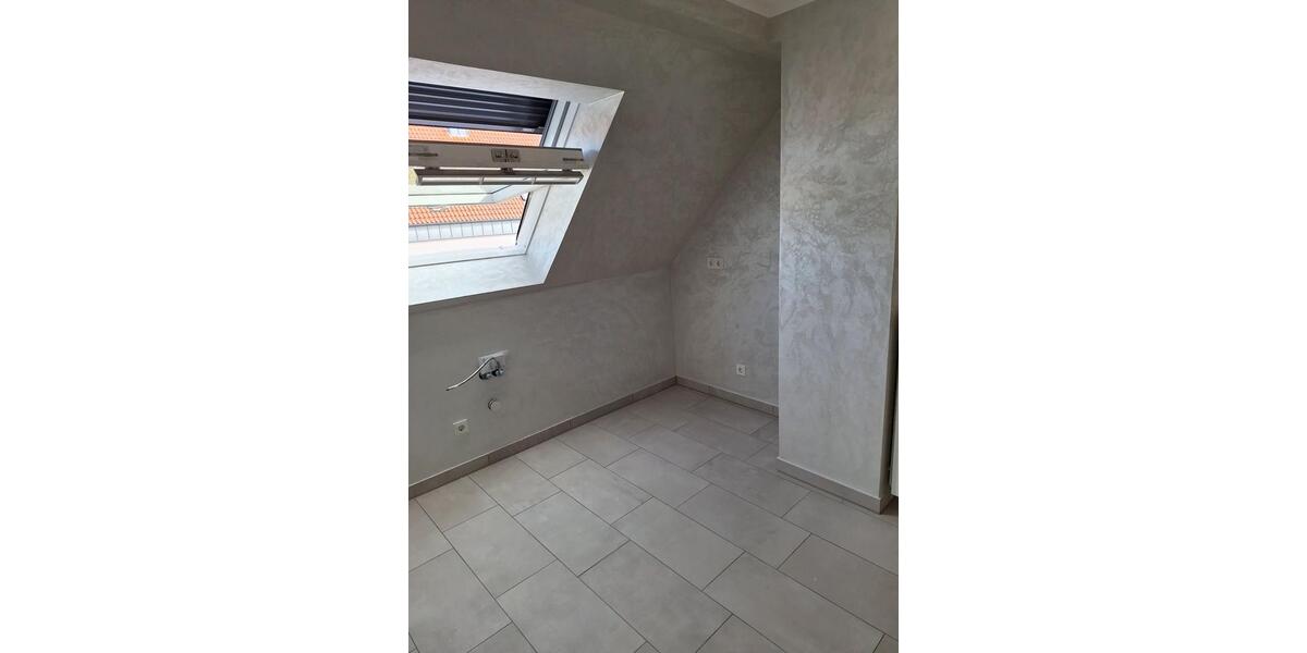 Dachgeschoßwohnung Langenfeld (Rheinland) - 2 Zimmer, 70 m&sup2;, 1.200&euro; | Angebot:26214129
