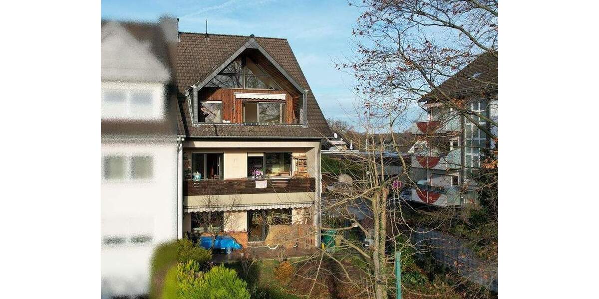 Großzügiges Zweifamilienhaus in bevorzugter Lage von Leverkusen-Lützenkirchen 8 zimmer