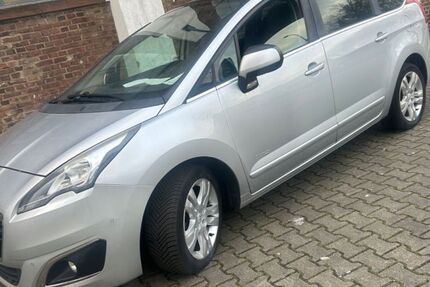 Peugeot 5008 173.000 km 3.999 € Köln 51069
