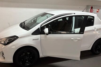 Toyota Yaris 93.000 km 11.800 € Köln 50968