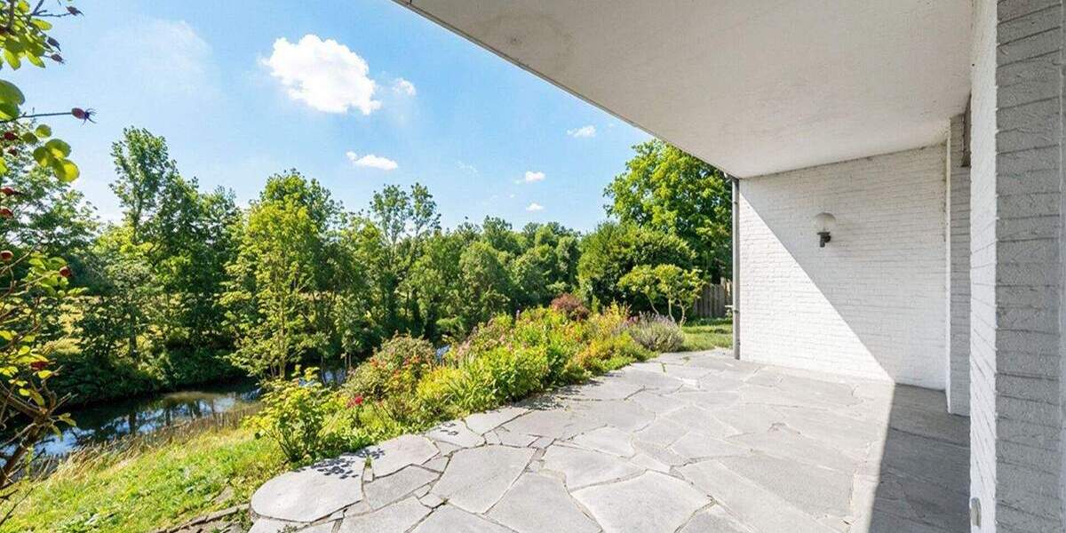 großzügiges, freistehendes Einfamilienhaus mit schönem Garten und Erftblick 6 zimmer