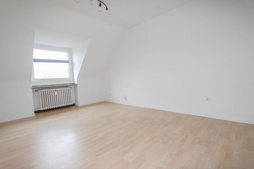 Charmante Dachgeschosswohnung in Zentraler Lage von Neuss zimmer