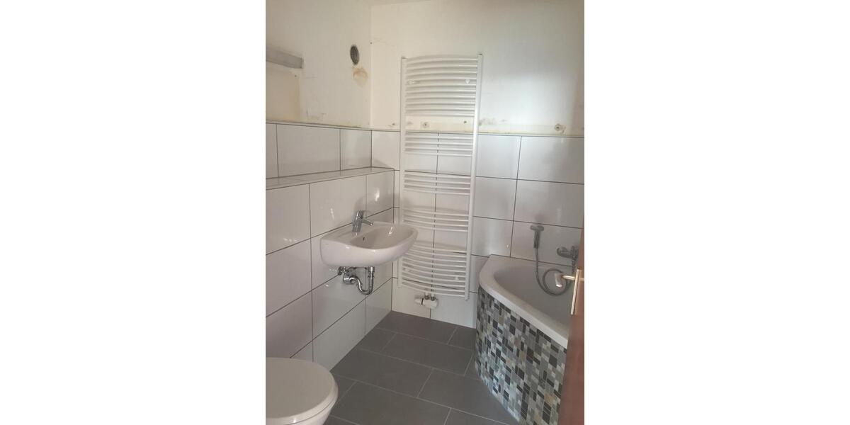 Etagenwohnung Remscheid Gemarkung Bergisch Born - 3.5 Zimmer, 98 m&sup2;, 220.000&euro; | Angebot:24954000