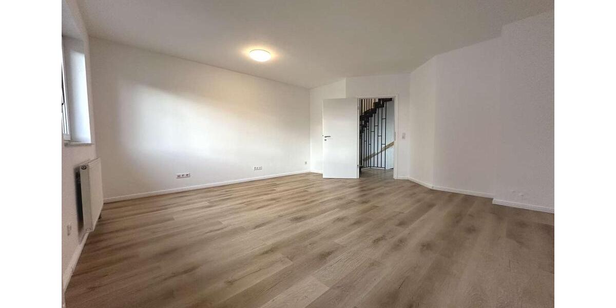 Charmante Doppelhaushälfte mit Wintergarten, Garten und vielseitigen Nutzungsmöglichkeiten 5 zimmer