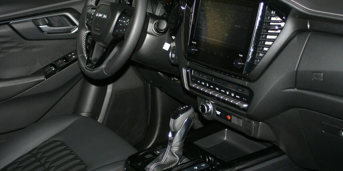 Isuzu D-Max Double Cab 4x4 V-CROSS Automatik|Diff 8.990 km 51.662 € Wermelskirchen 42929