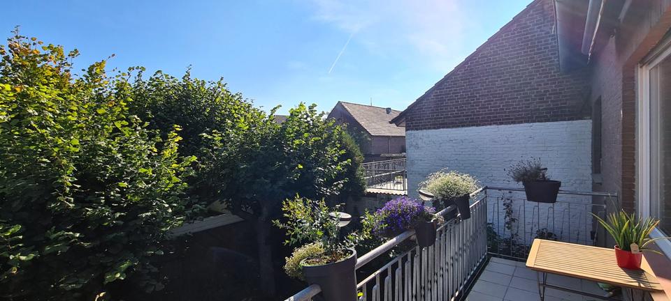 Helle, frisch renovierte 3-Zimmer-Wohnung, großer Balkon in Zons 3 zimmer