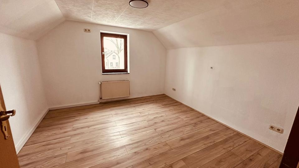 EFH (900€ Miete) + Investment Baugenehmigung für 405m² MFH 3 zimmer