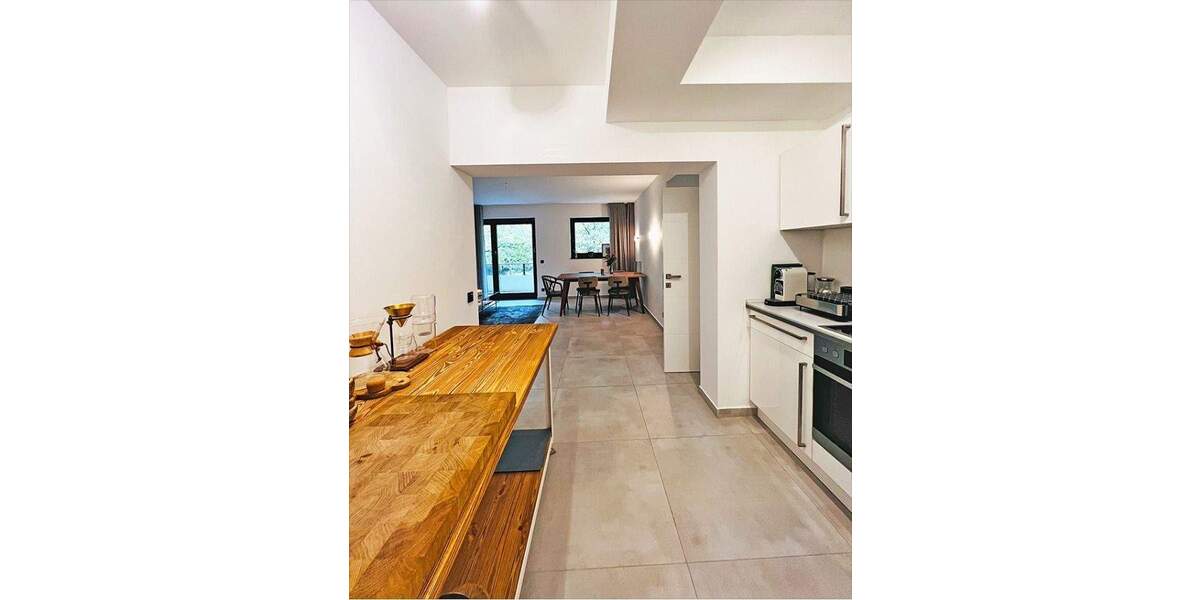 Luxuriös möblierte 2-Zimmer-Wohnung mit großem Balkon im begehrten Oberkassel 2 zimmer