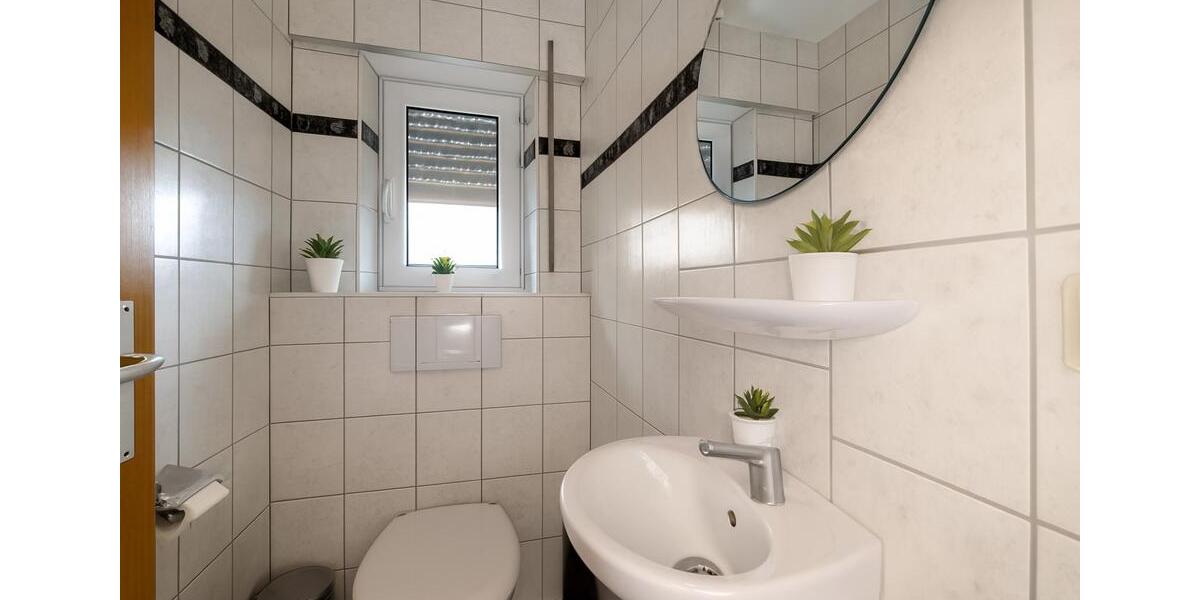 3 Zimmer Wohnung mit Fenster im Bad und im Gäste WC inkl. kostenfreiem Spitzboden 3 zimmer