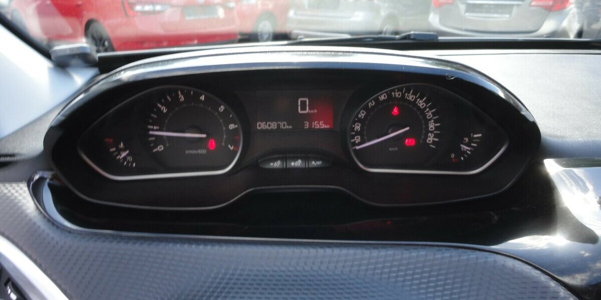 Peugeot 2008 Active 1,2 Klima SHZ PDC Allwetter 60.000 km 8.990 € Neuss 41462