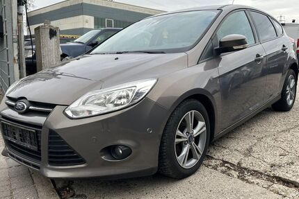 Ford Focus 119.500 km 7.499 &euro; Düsseldorf 40215