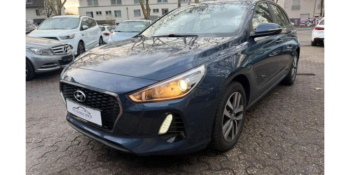 Hyundai i30 180.000 km 9.999 &euro; Köln (Ostheim) 51107