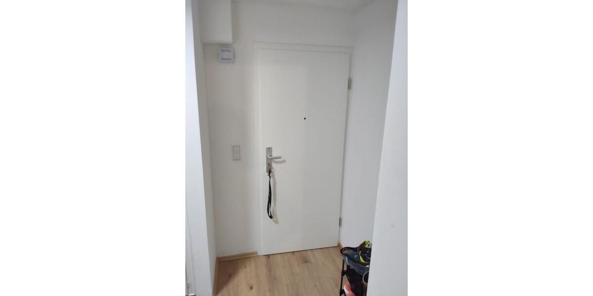 Charmante, helle, sanierte Souterrain-Wohnung 1 zimmer