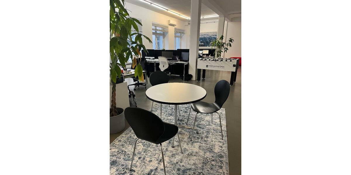 Heller Loft-Schreibtischplatz im Unterbilk – kreativ & flexibel arbeiten zimmer