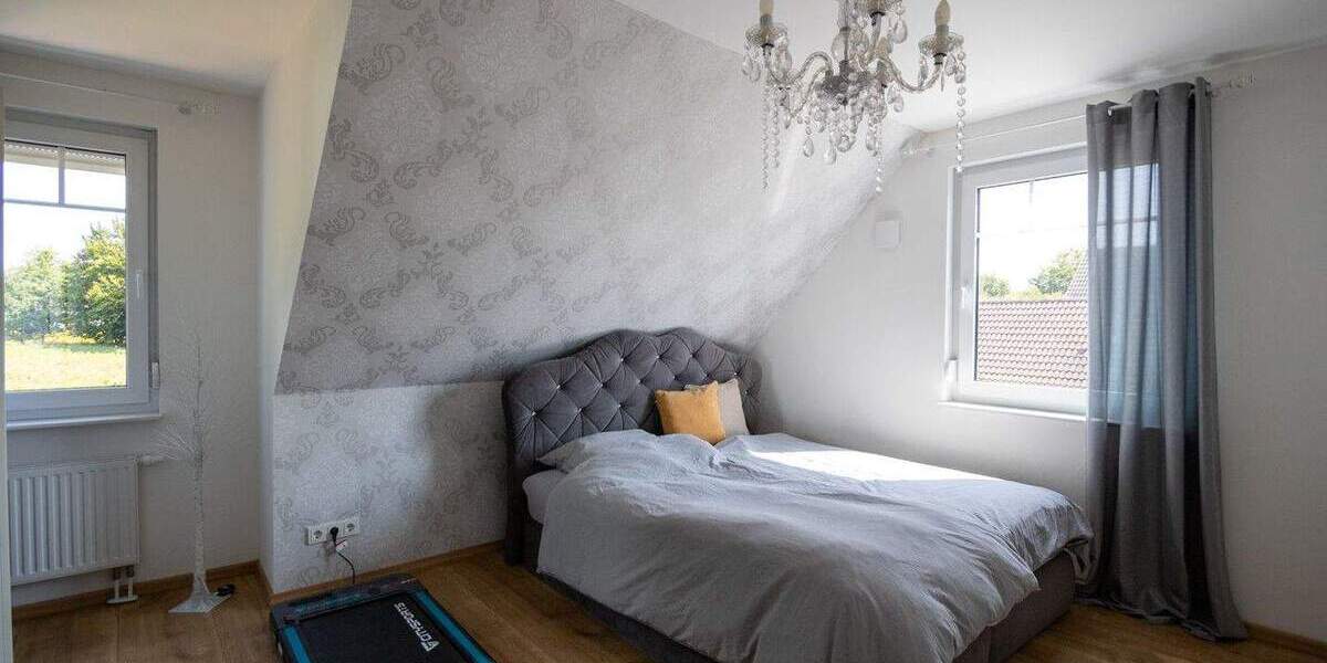 Neuwertiges, freistehendes Einfamilienhaus mit Pool und tollem Garten in zentraler Lage 4 zimmer