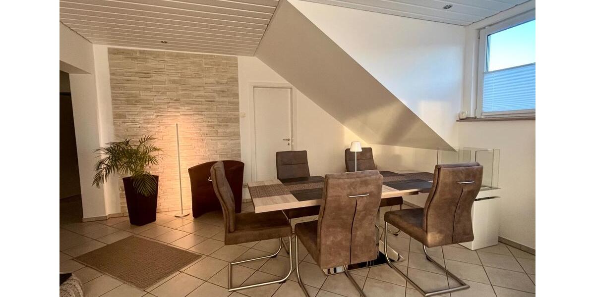 Provisionsfrei: Helle DG-Wohnung mit Balkon & 2 TG-Stellplätzen 3 zimmer