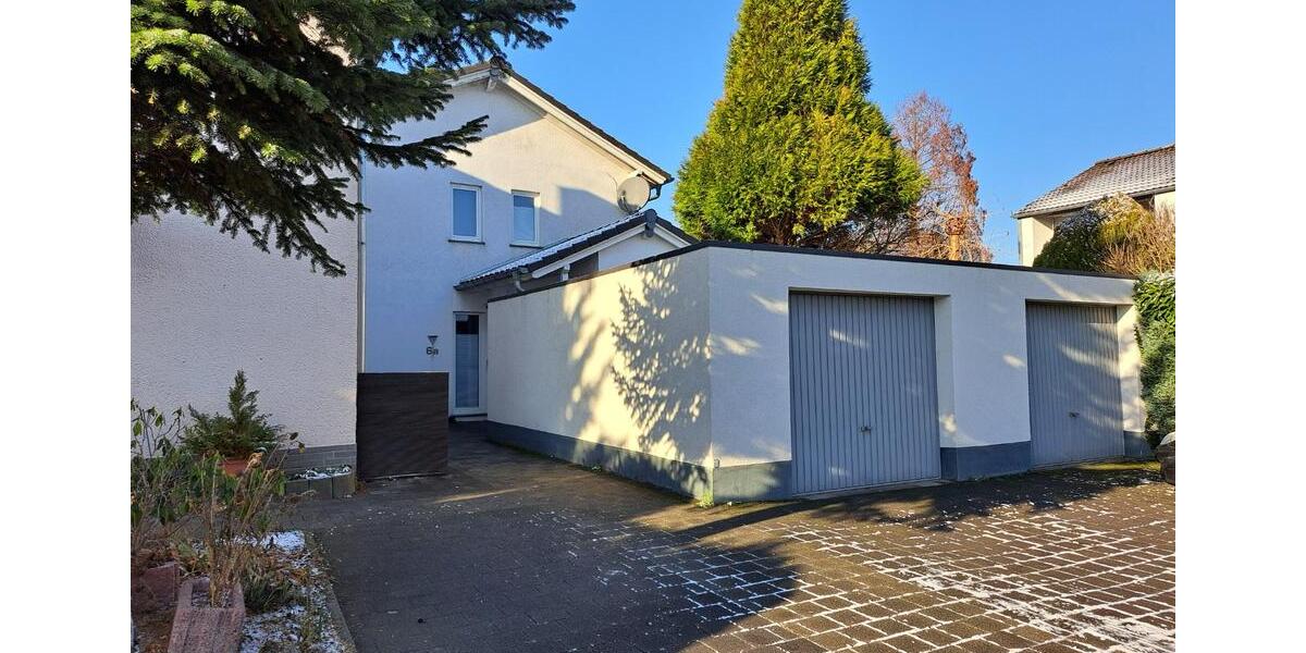 Versetzte Doppelhaushälfte in Pulheim-Sinnersdorf, Bj. 2005 4 zimmer