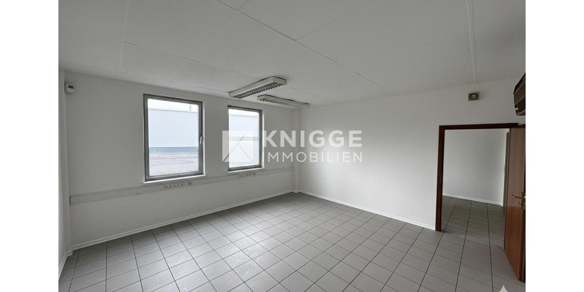 +++ 3473 - Gewerbehalle inkl. vier Büros und großflächigem Außenbereich in Toplage +++ zimmer