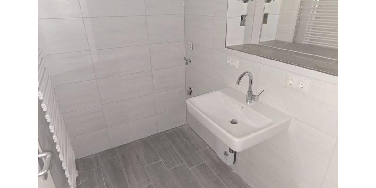 Helle 2-Zimmer-Dachgeschosswohnung mit Balkon in Raderberg 2 zimmer