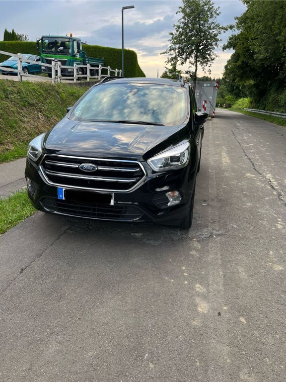 Ford Kuga 167.000 km 15.300 € Remscheid 42853