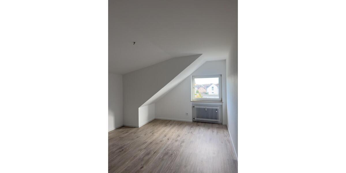 2-Zimmer Dachgeschoßwohnung mit Balkon in Niederkassel-Mondorf 2 zimmer