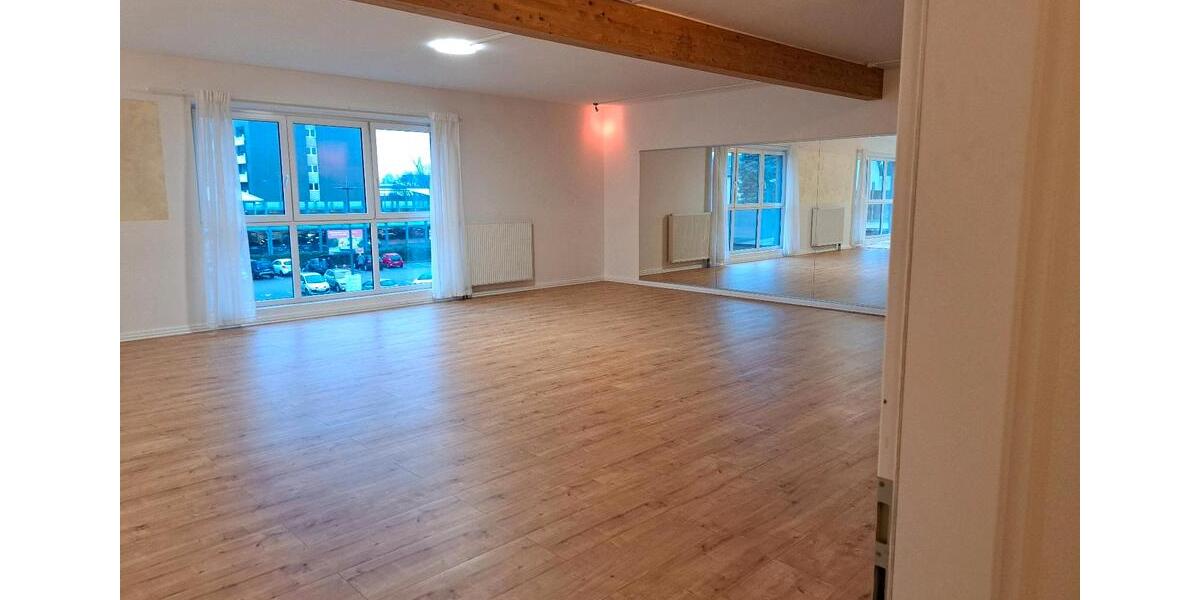 Heller, großzügiger Raum in Wesseling zimmer