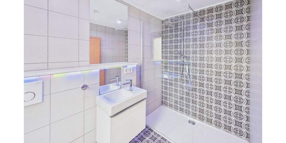 Altbau trifft Moderne - stilvoll sanierte Doppelhaushälfte in Fliesteden 8 zimmer