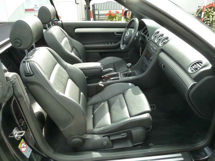 Audi A4 Cabrio 1.8 T Leder E-dach Navi kl. Mängel 161.000 km 4.900 € Ratingen 40885