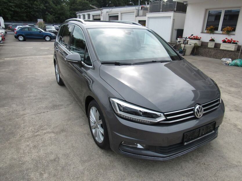 VW Touran 124.955 km 17.600 € Leverkusen 51371