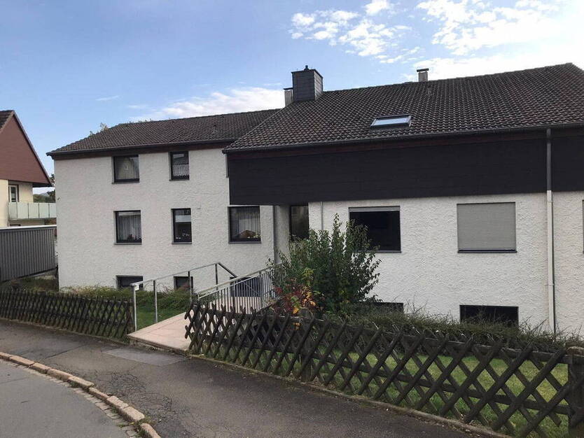 Schöne Terrassen-Wohnung direkt am Park + neue Küche + 6 Parkplätze