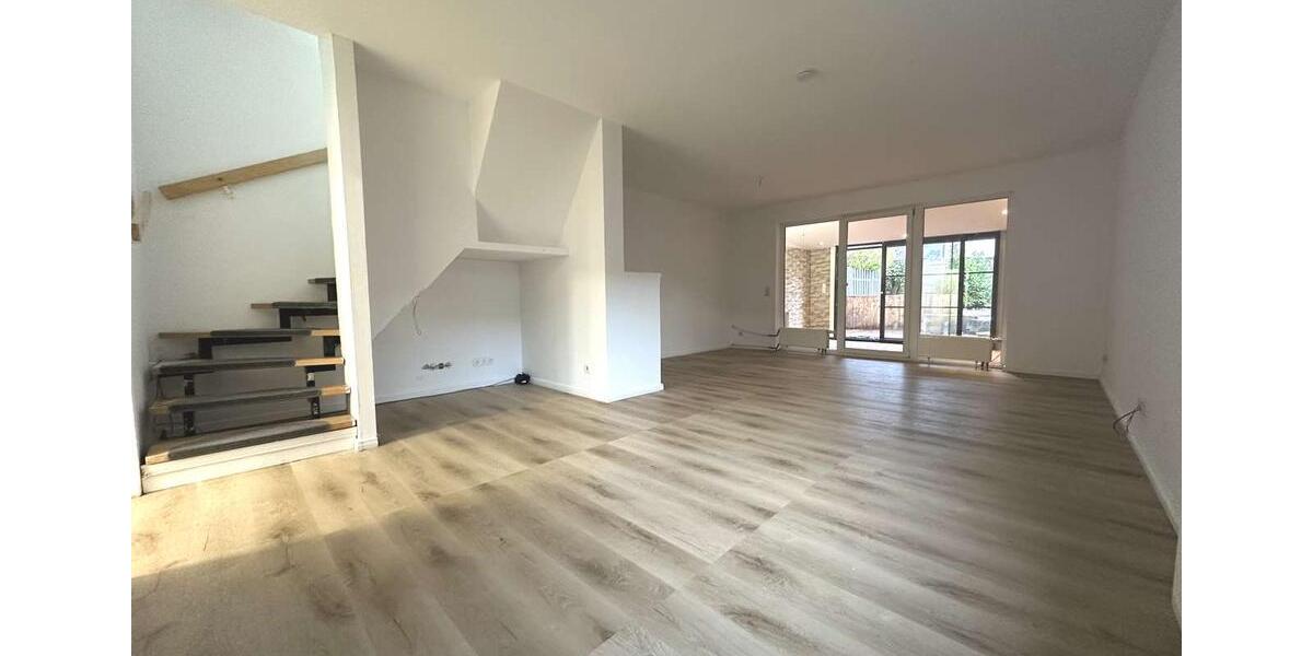 Charmante Doppelhaushälfte mit Wintergarten, Garten und vielseitigen Nutzungsmöglichkeiten 5 zimmer