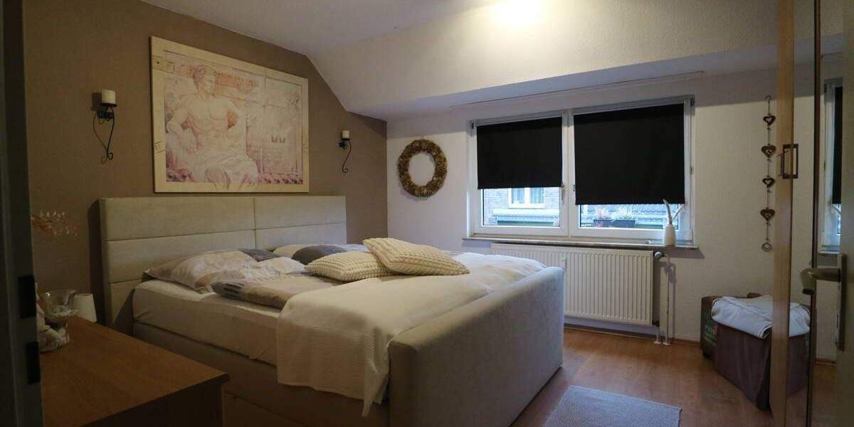 Helle Dachgeschosswohnung in Bergheim Quadrath mit großem Balkon 3 zimmer