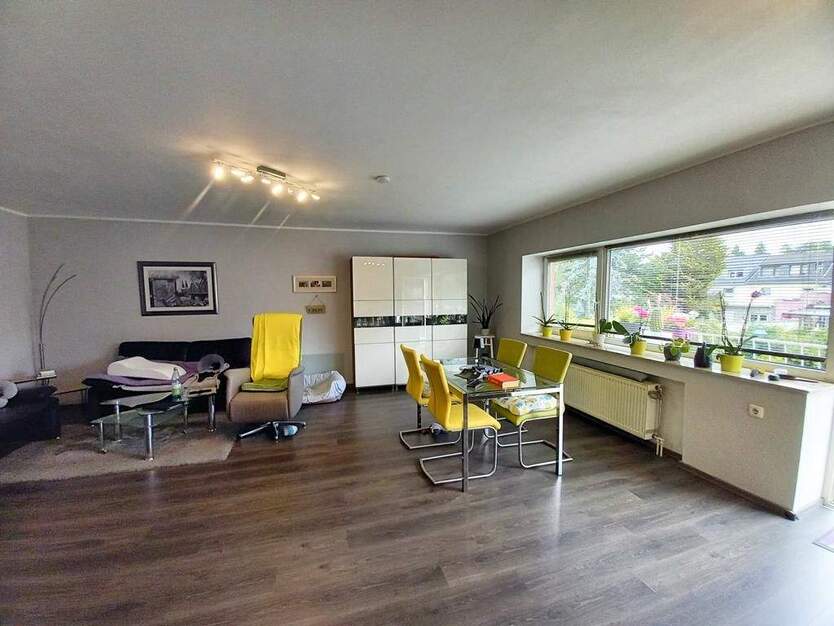 CITYHOUSE: Mehrfamilienhaus solide vermietet mit großem Garten, Keller, Stellplatz und Garage 9 zimmer