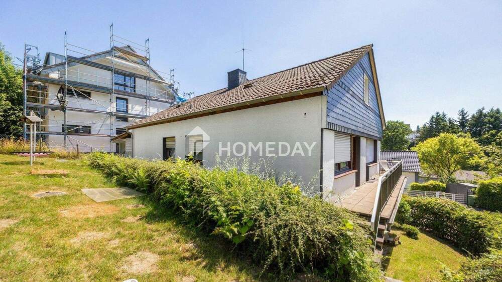 Mehrfamilienhaus mit Garten, Balkon und Raum für bis zu drei Wohnungen 8 zimmer