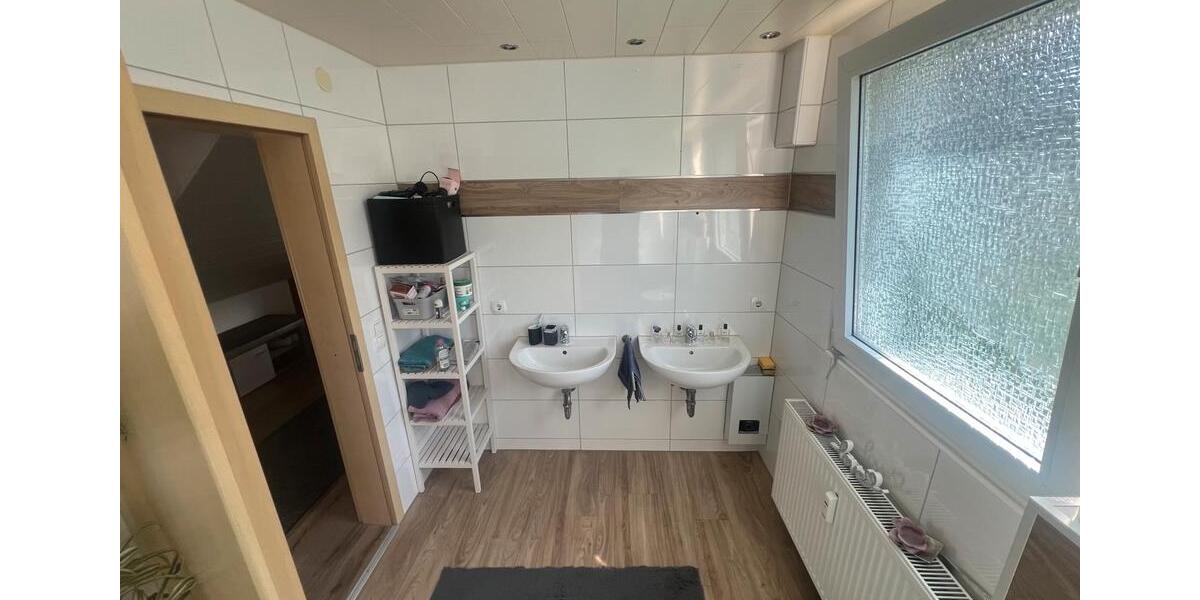 Dachgeschoßwohnung Lindlar - 3 Zimmer, 95 m&sup2;, 800&euro; | Angebot:26670821