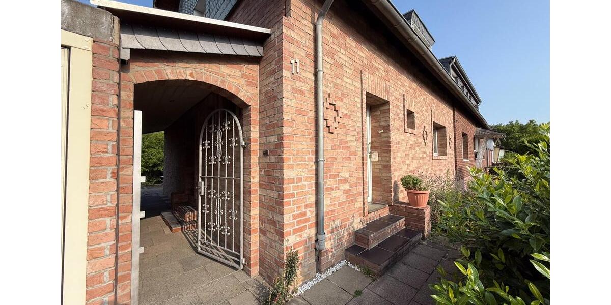 Doppelhaushälfte mit großem Garten und viel Nutzfläche 6 zimmer