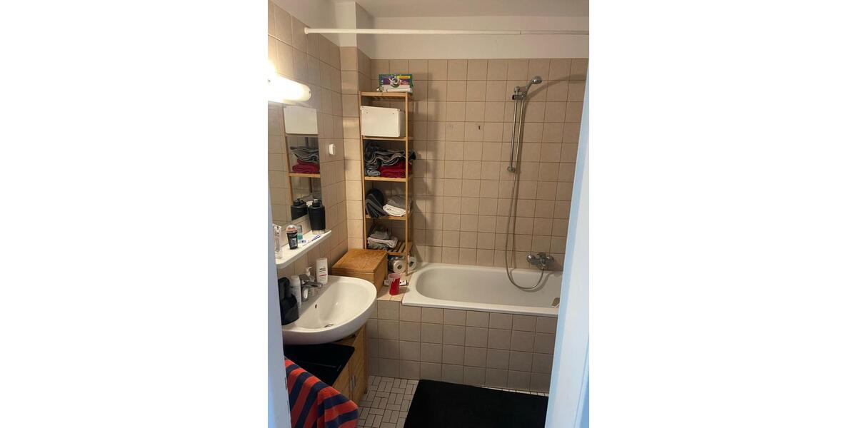 Untermieter für möblierte 3 Zimmer Wohnung für 1 Jahr 3 zimmer