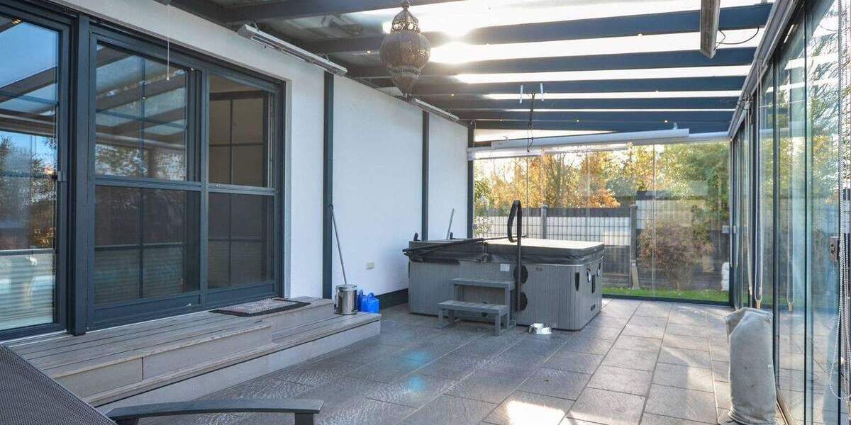 Neubaucharakter trifft Wohlfühloase: Hochwertig ausgestattetes Einfamilienhaus mit Außenpool! 6 zimmer